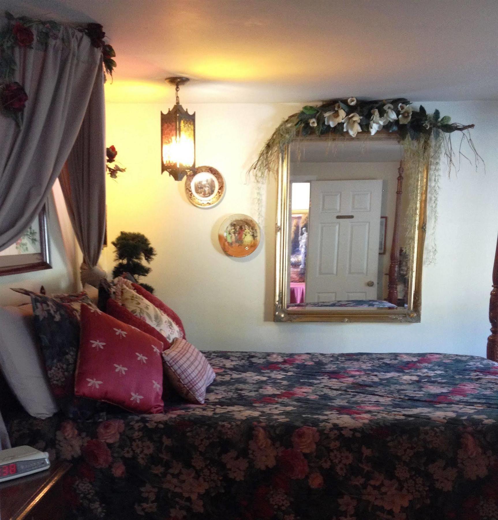 The Stone Hedge Bed And Breakfast Richmond Exterior foto